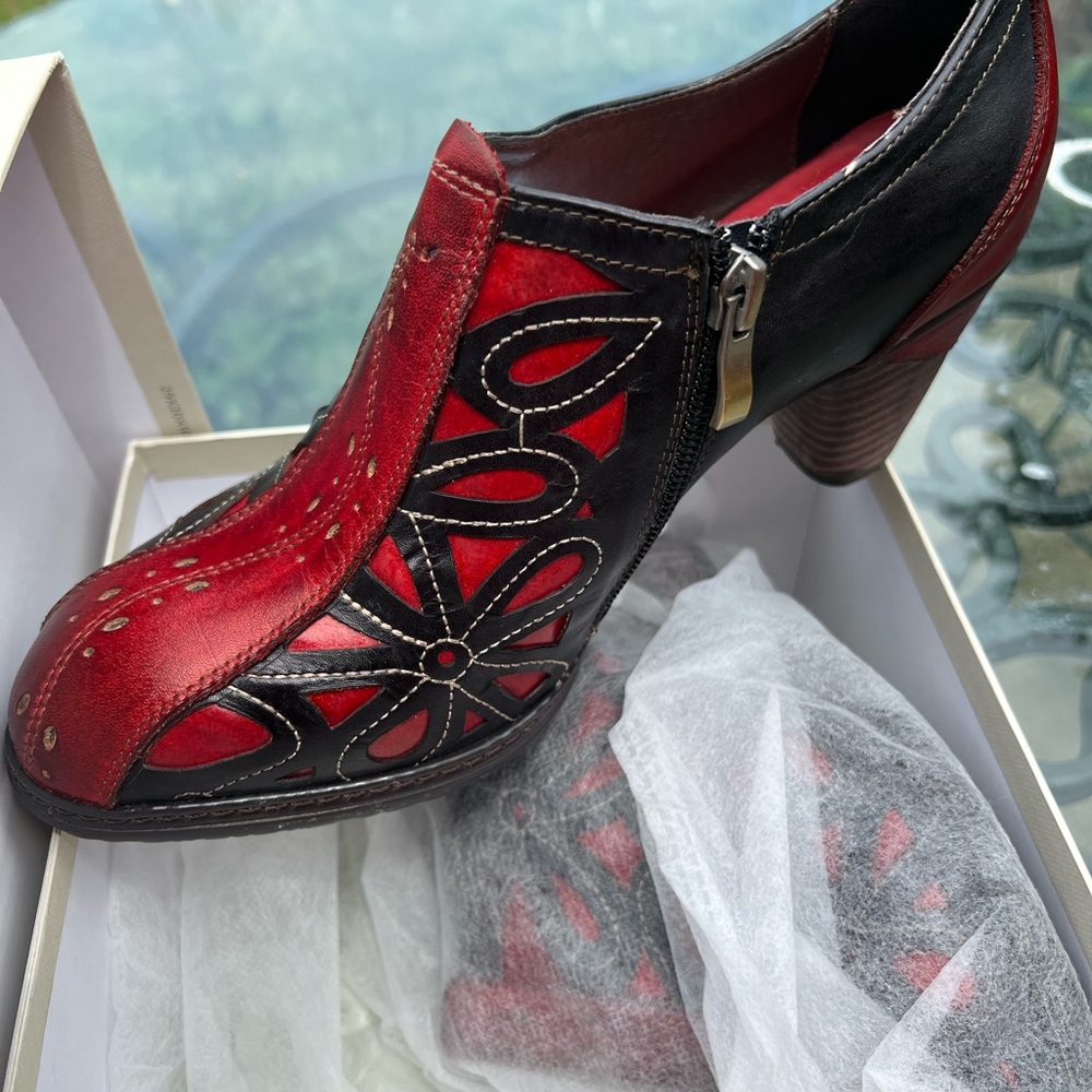 Vince Camuto Red and Black Heeled Boots